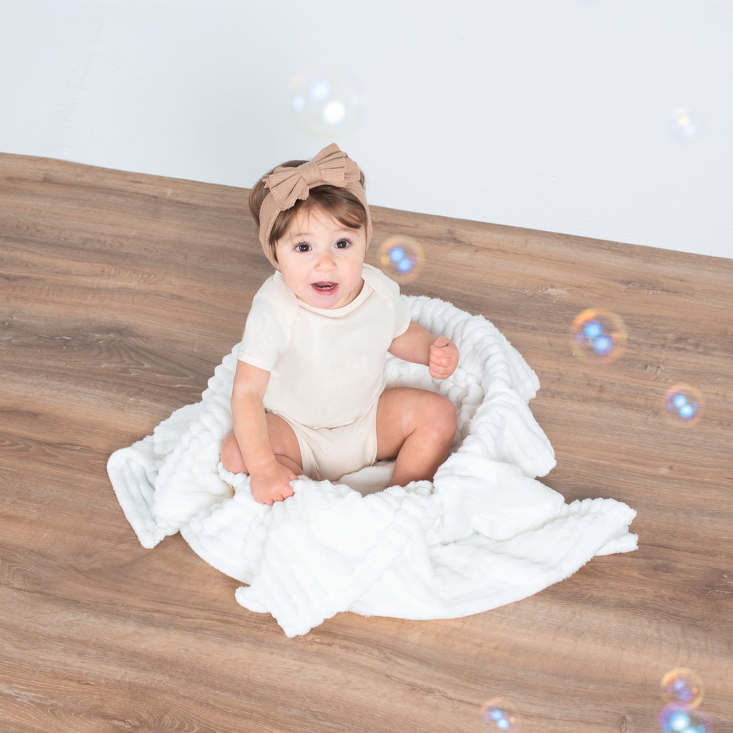 Baby Kurzarmbody aus Bio-Baumwolle – Natürlich & ideal als Geschenk zur Babyparty inkl. Stick